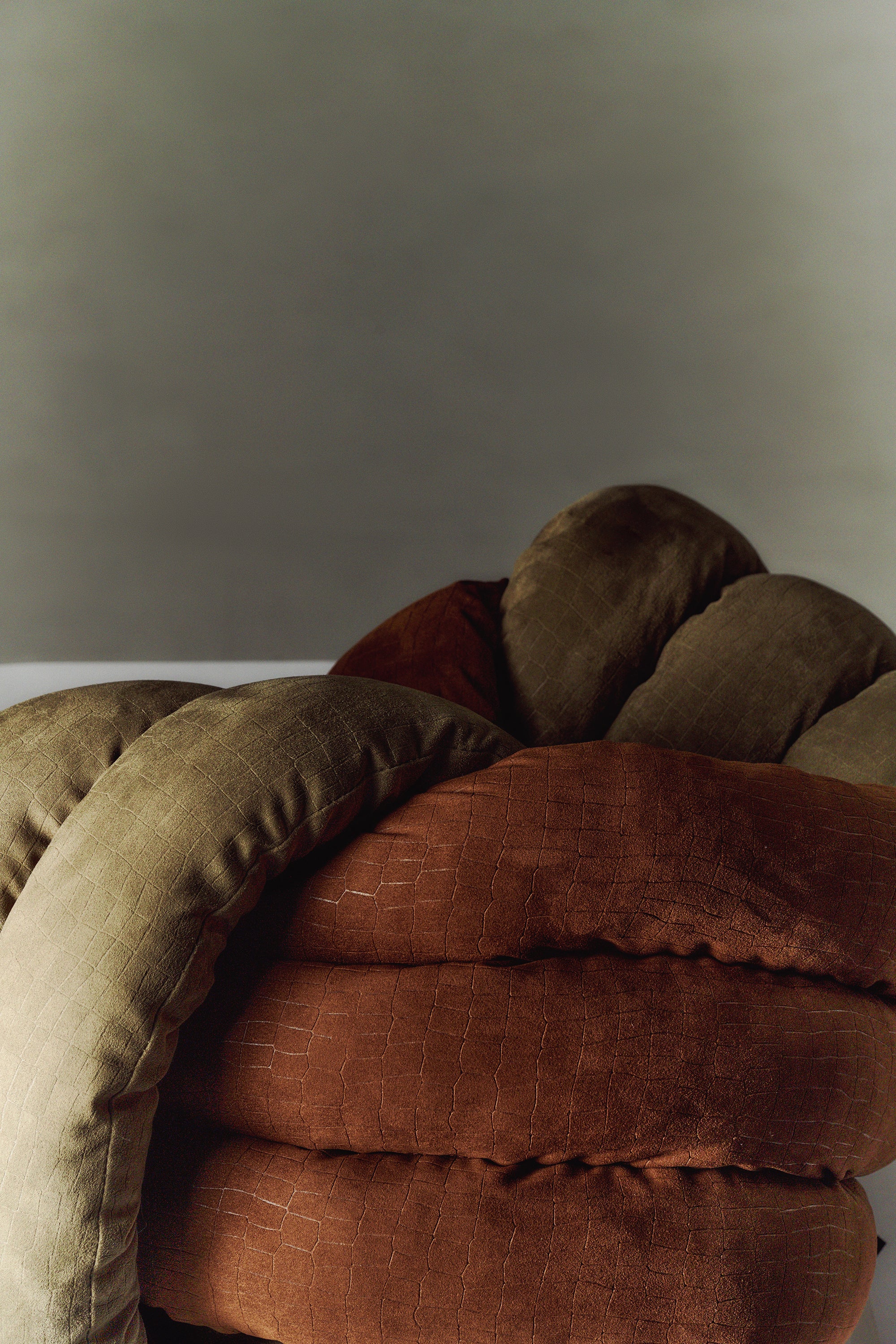 Musubi Cushion - Velours Croco | Jardin Olive