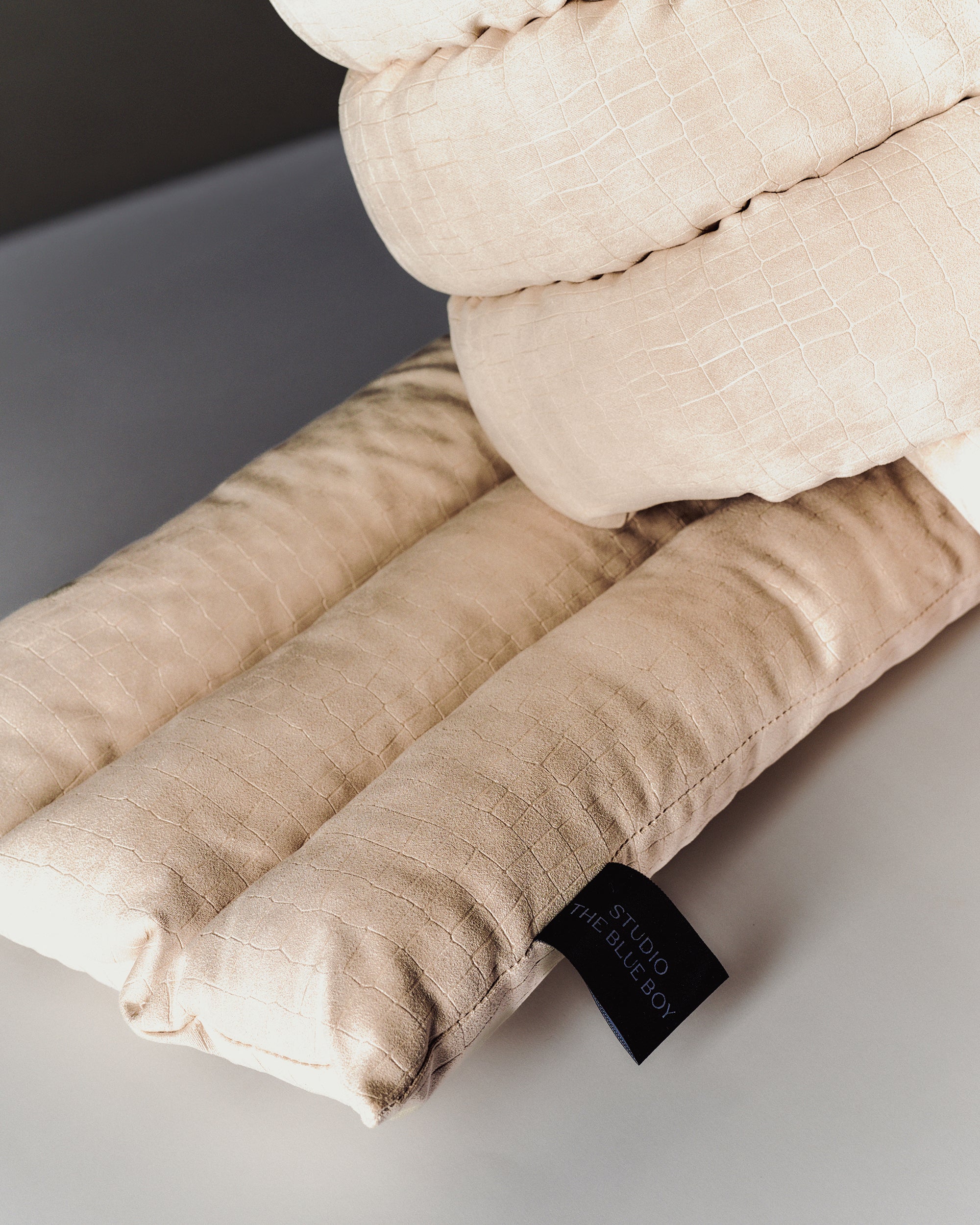 Musubi Cushion - Velours Croco | Parisian Cream