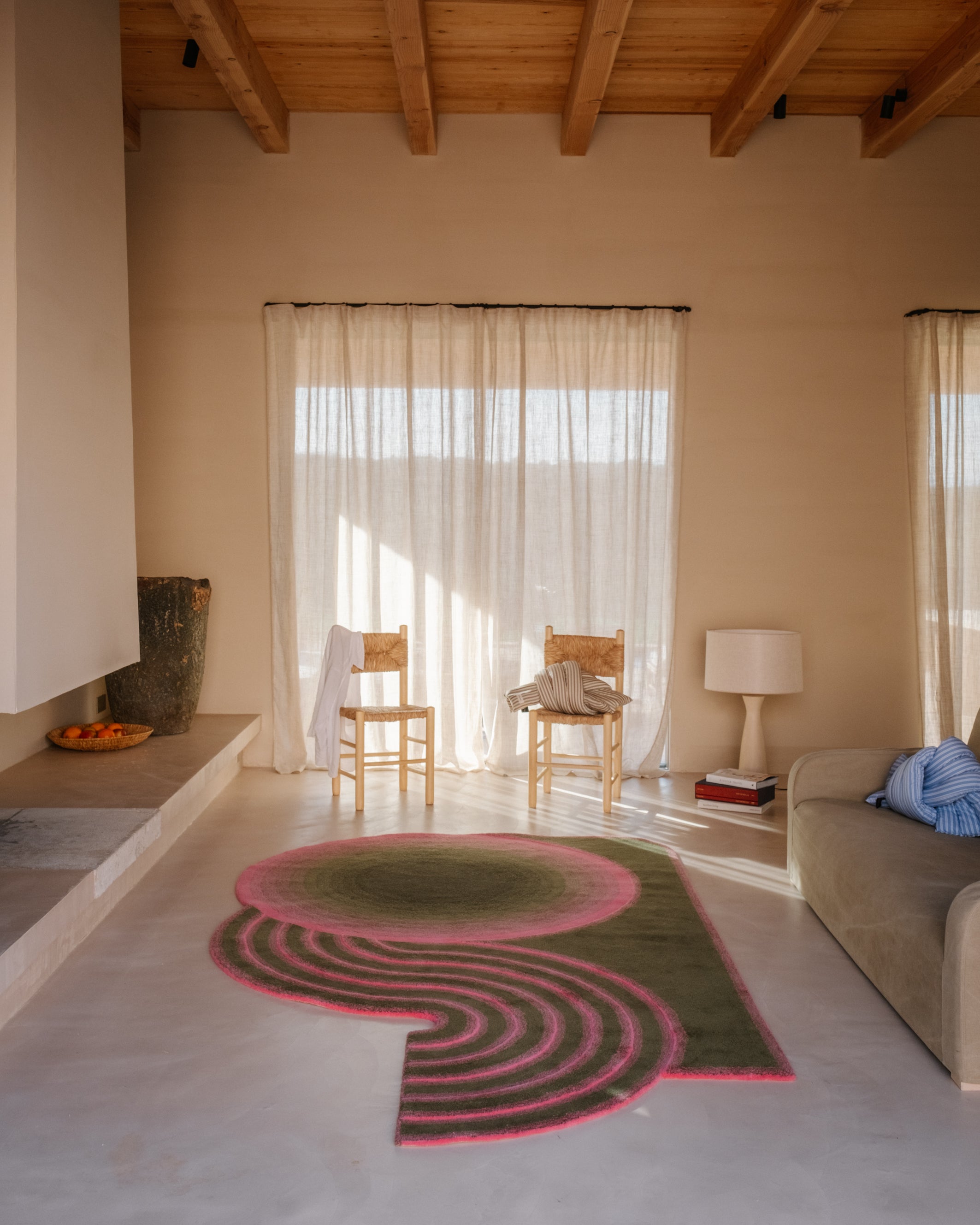 Wavy Gradient Rug - Khaki x Neon Pink