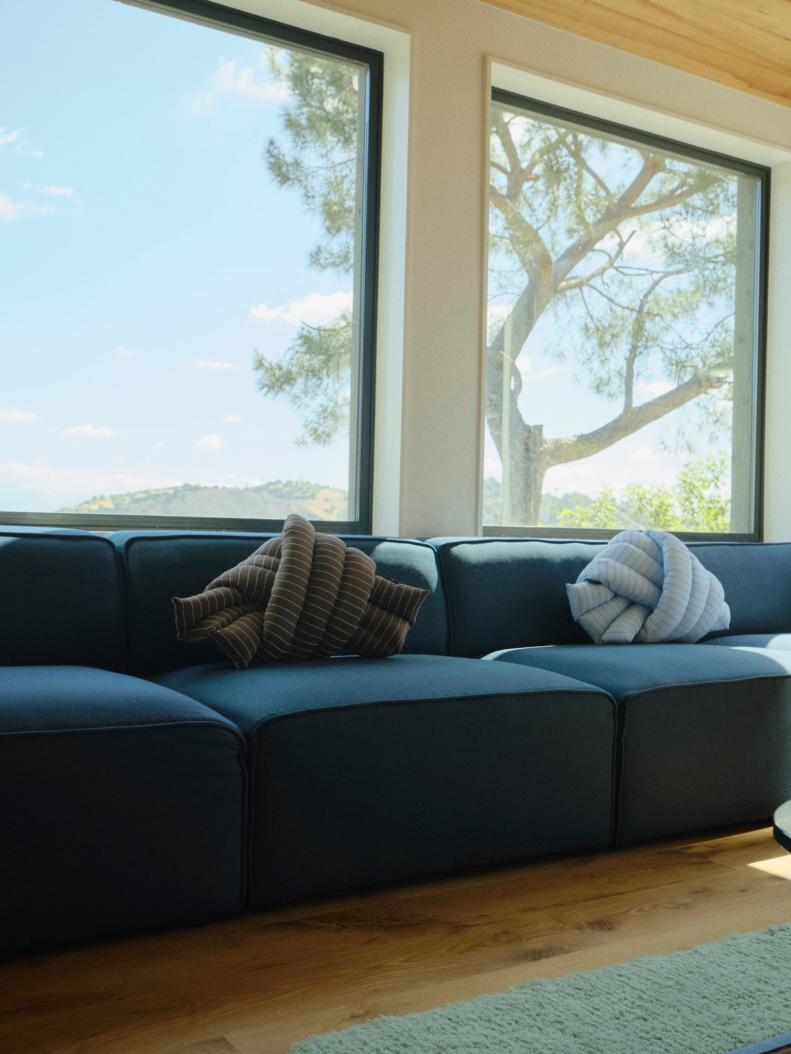 Musubi Cushion – Rayon Mole Border | Ottoman Coffee