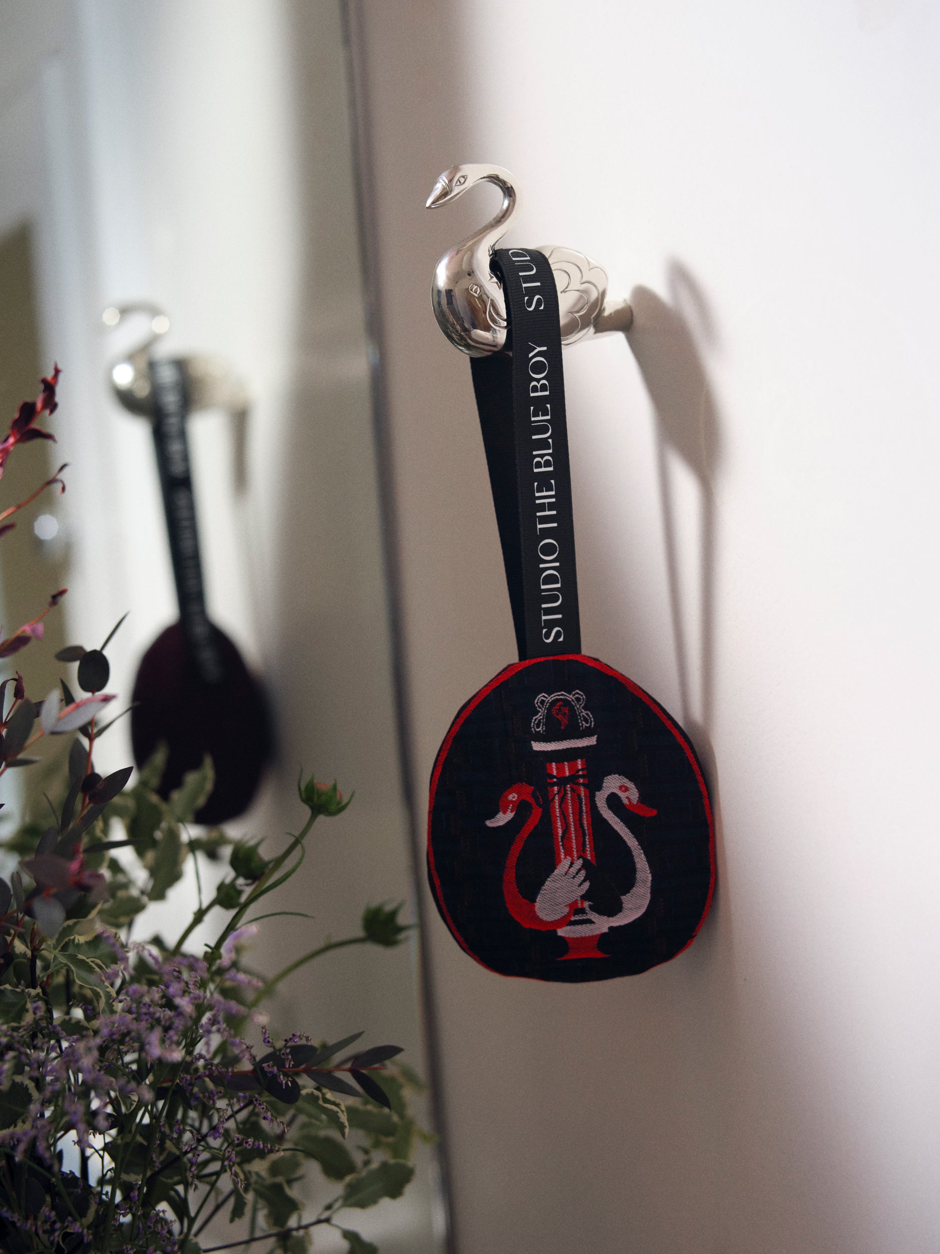 【Limited】Moon Swan Hook – Silver-plated brass