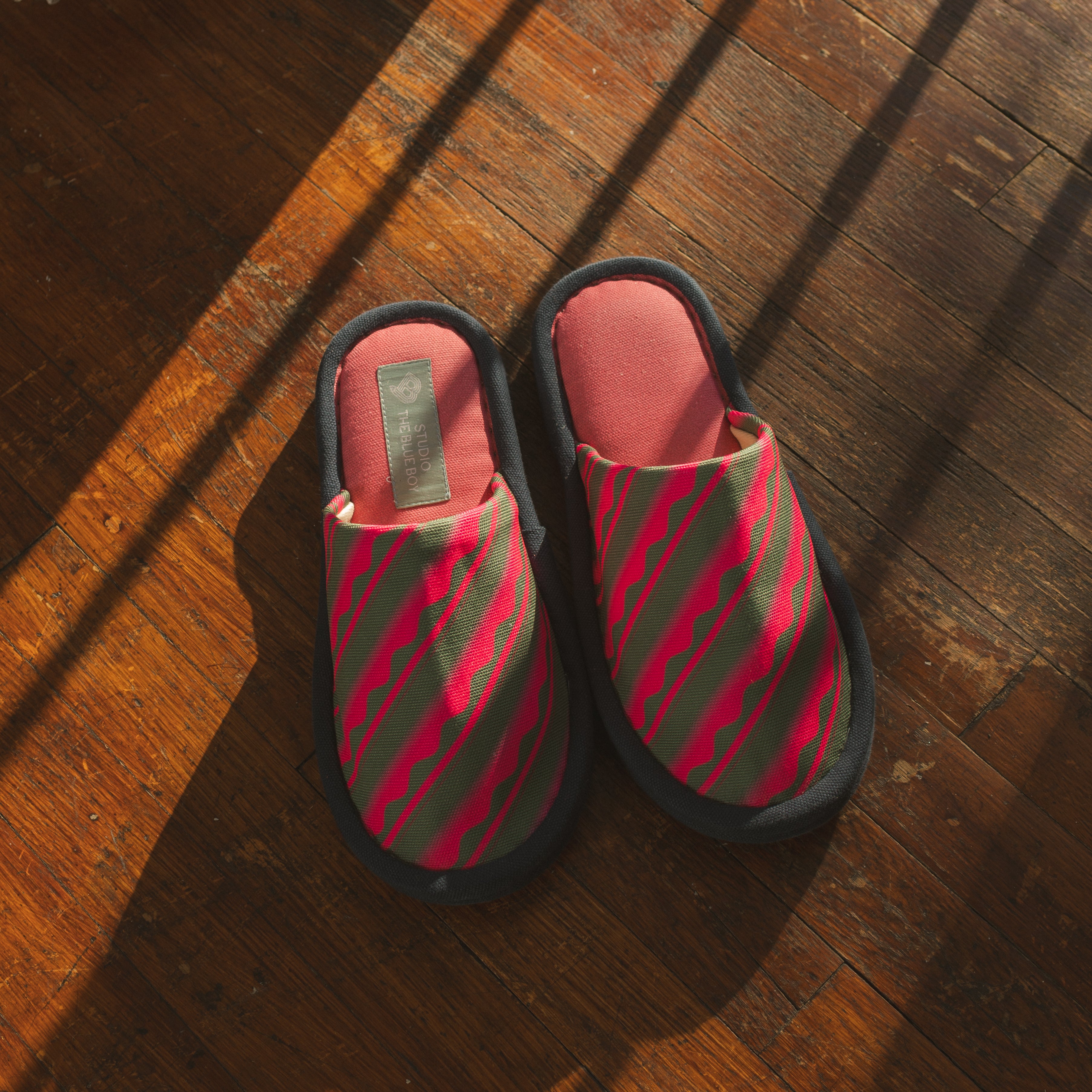 Canvas Home Shoes - Magma cascade