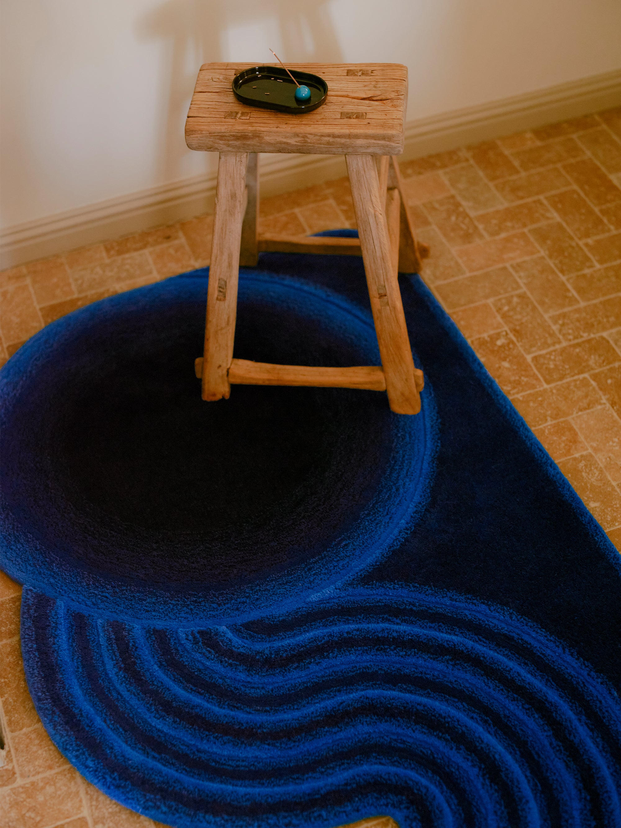 Wavy Gradient Rug Medium - Navy Fade