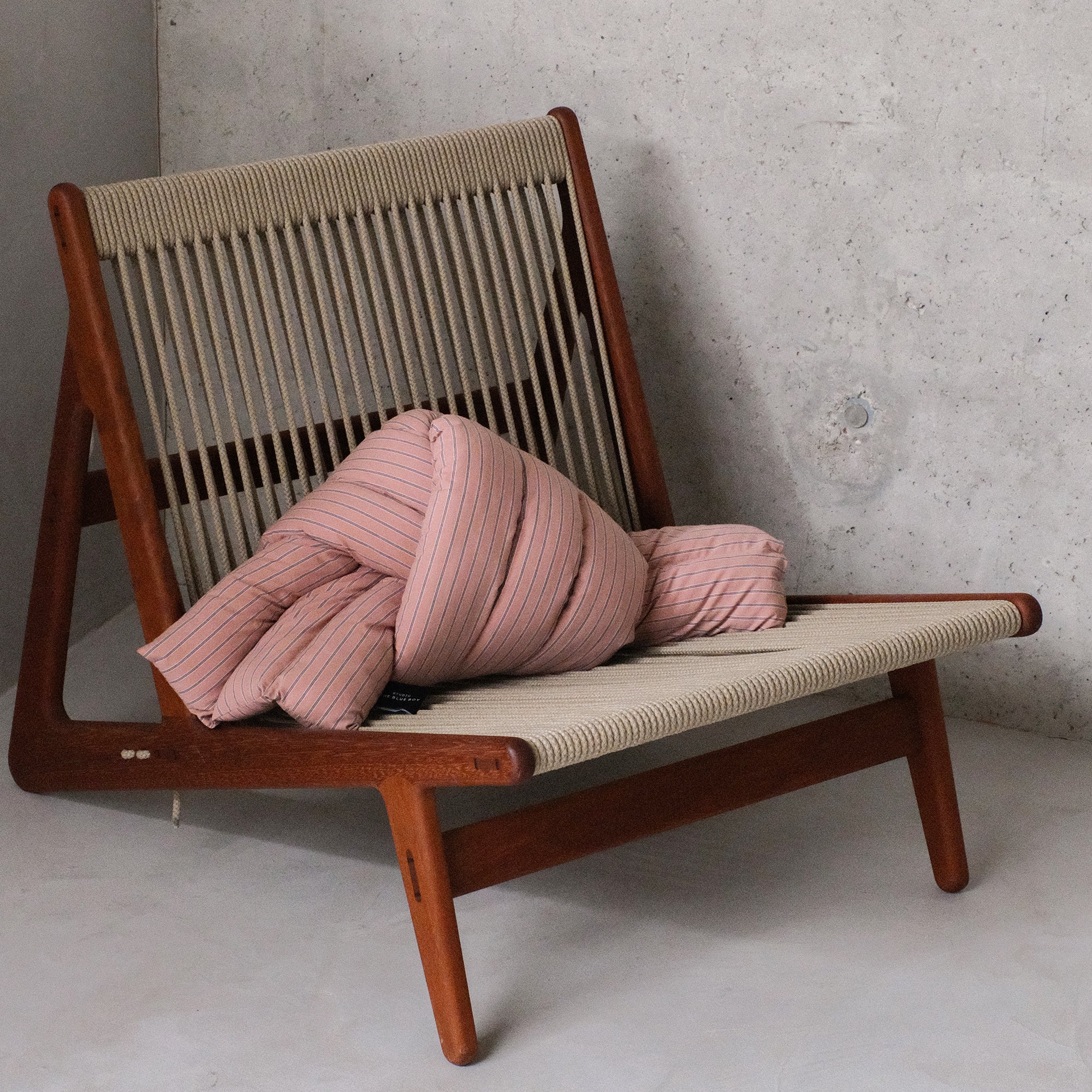 Musubi Cushion - Cotton Double Stripes | Litchi Skin