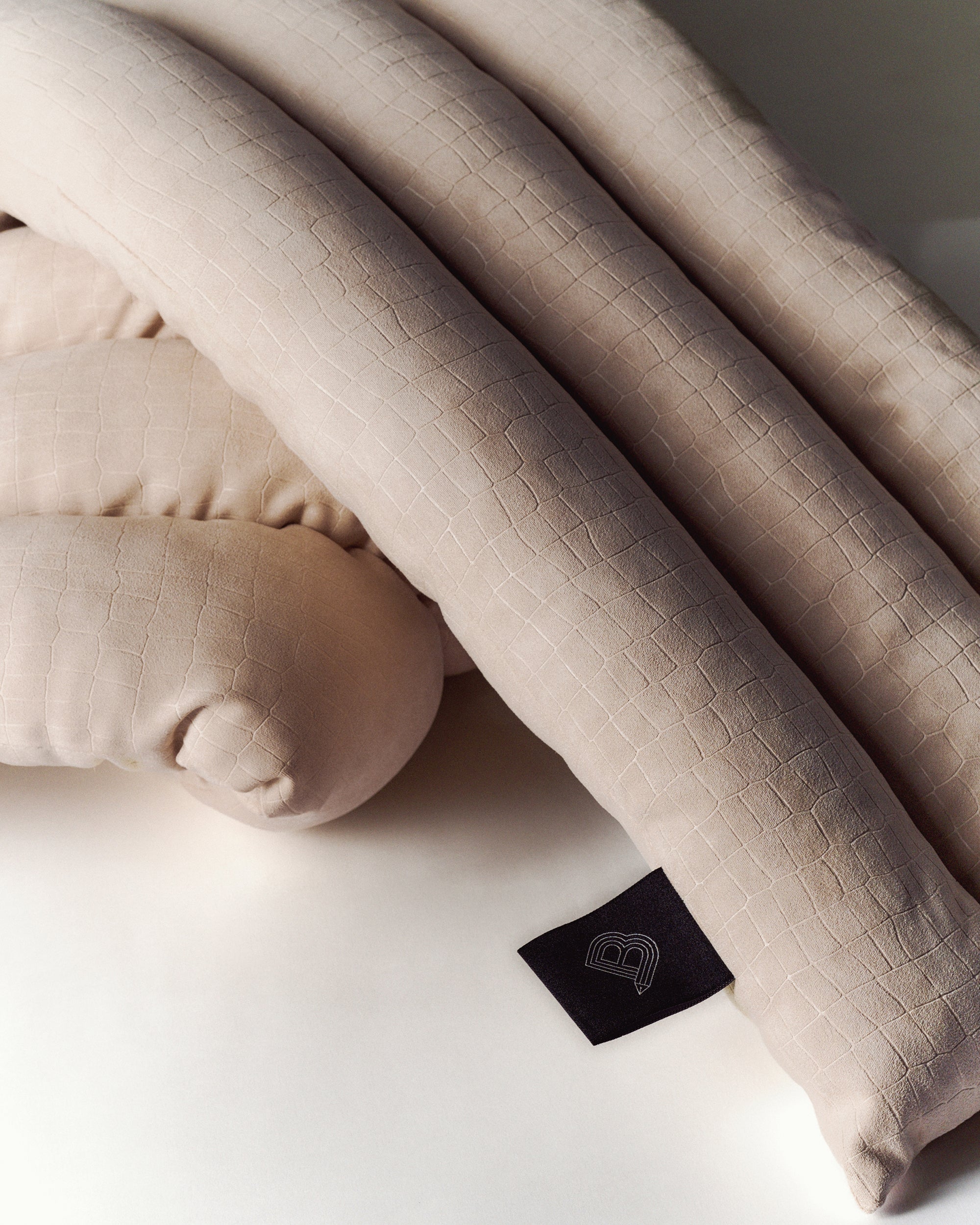 Musubi Cushion - Velours Croco | Parisian Cream