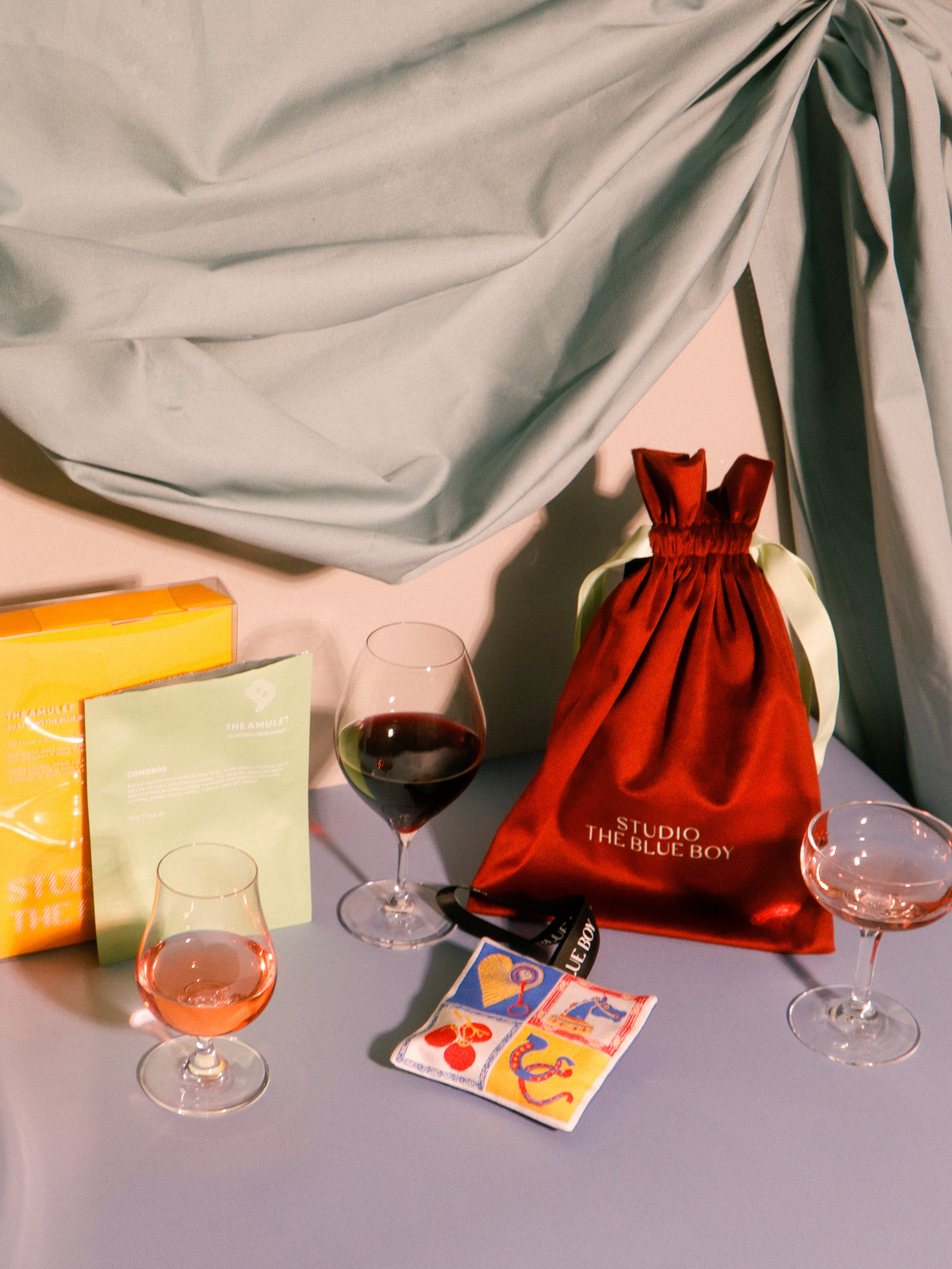 HINOMA Holiday Velvet Gift Set（COMOROS Refill Included）