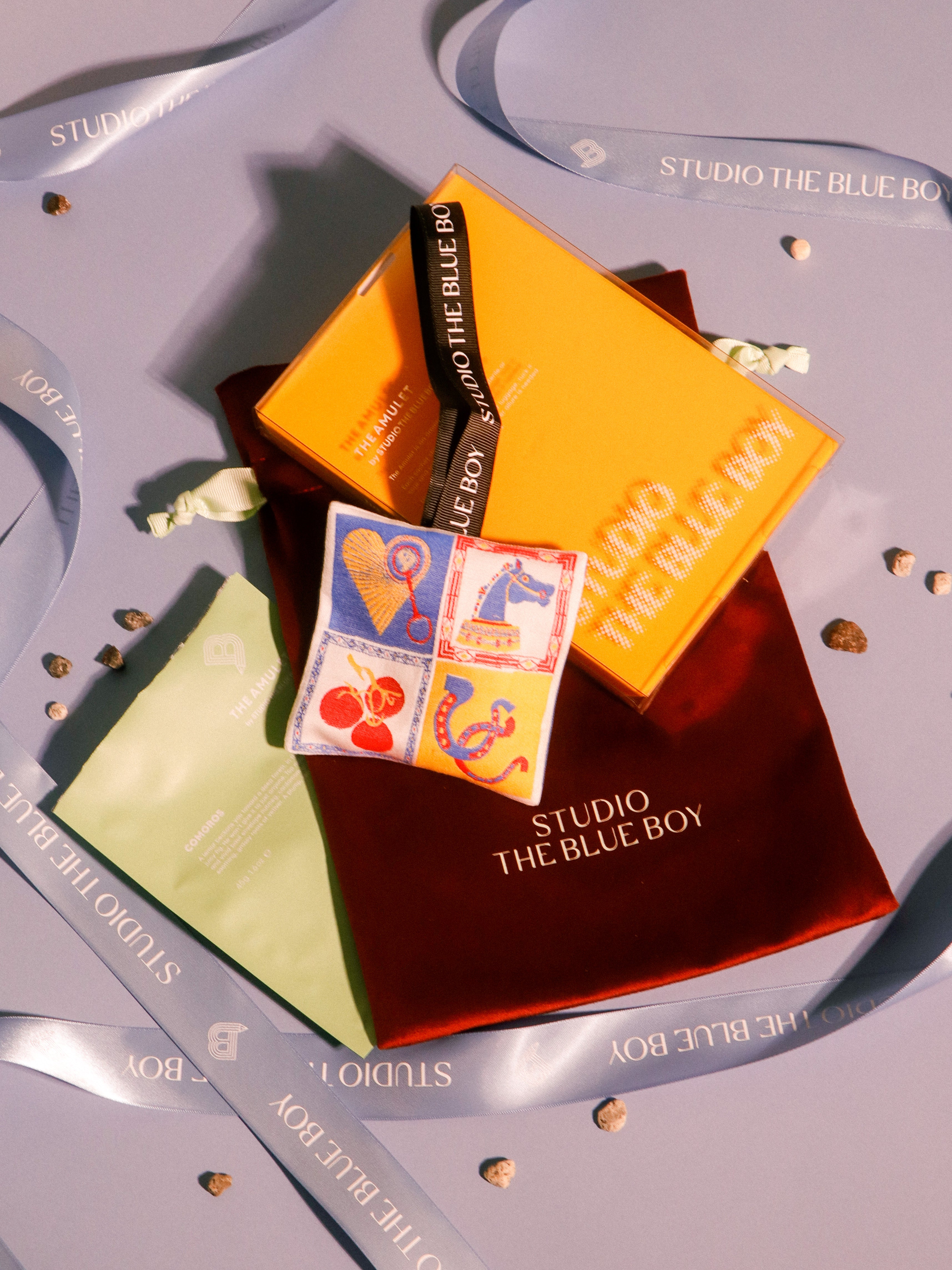 HINOMA Holiday Velvet Gift Set（COMOROS Refill Included）