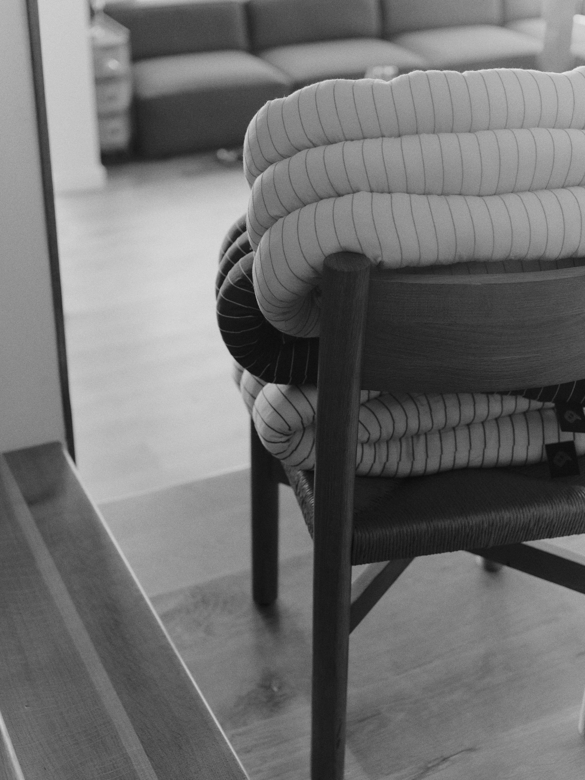 Musubi Cushion – Rayon Mole Border | Ottoman Coffee