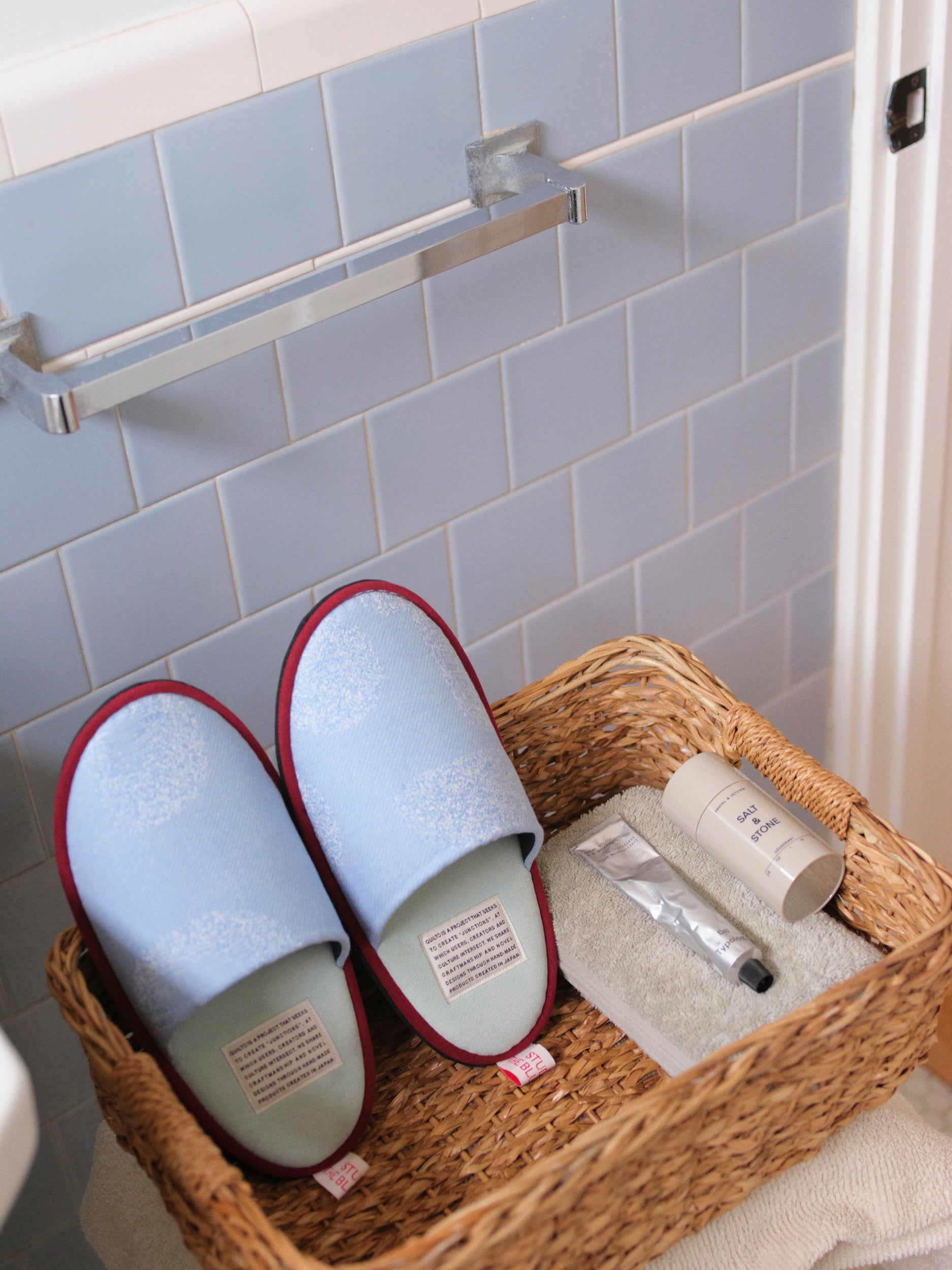 EGG SLIPPER - House of Blue Boy / Day