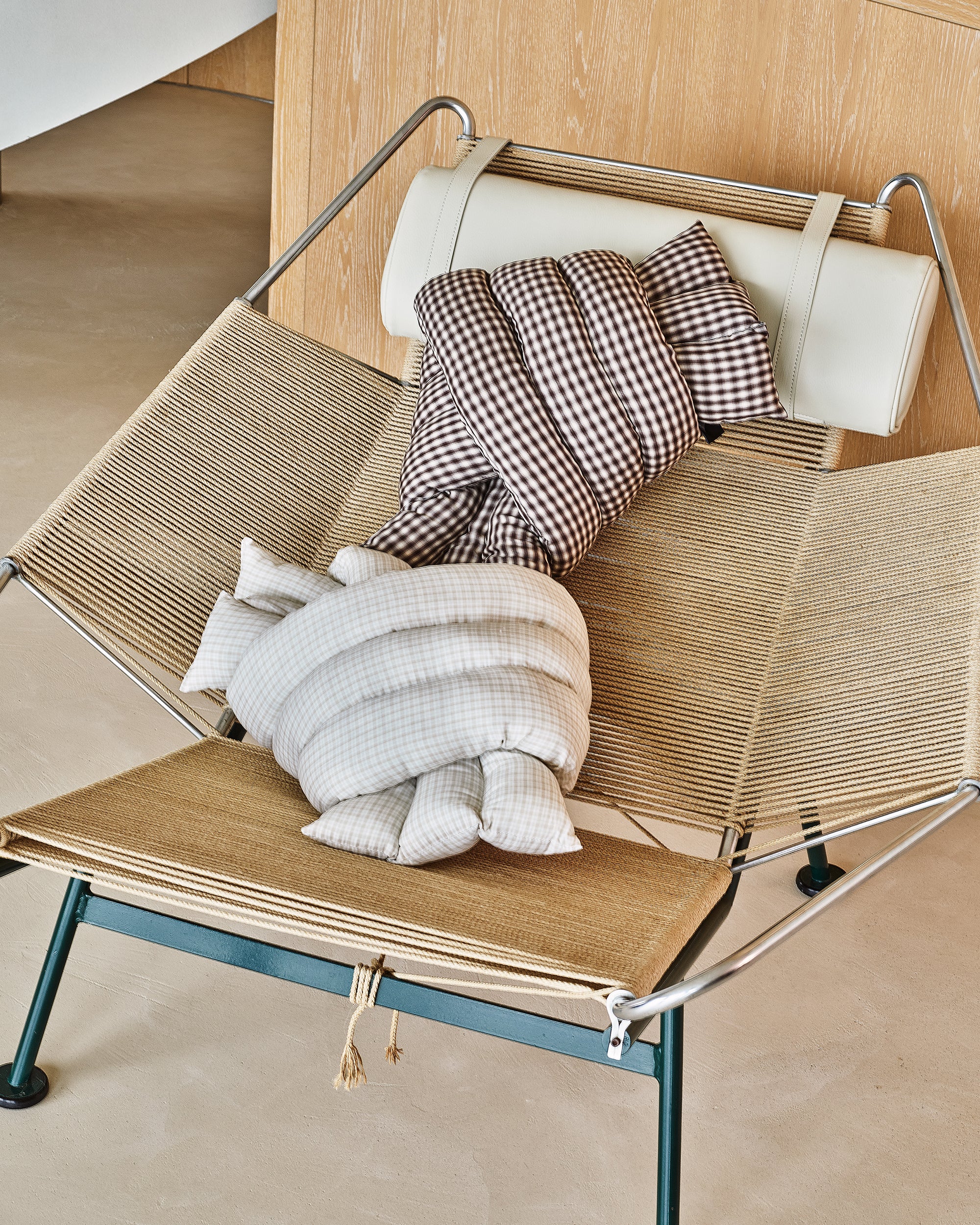 Musubi Cushion – Lyocell Checks | Espresso Terrace
