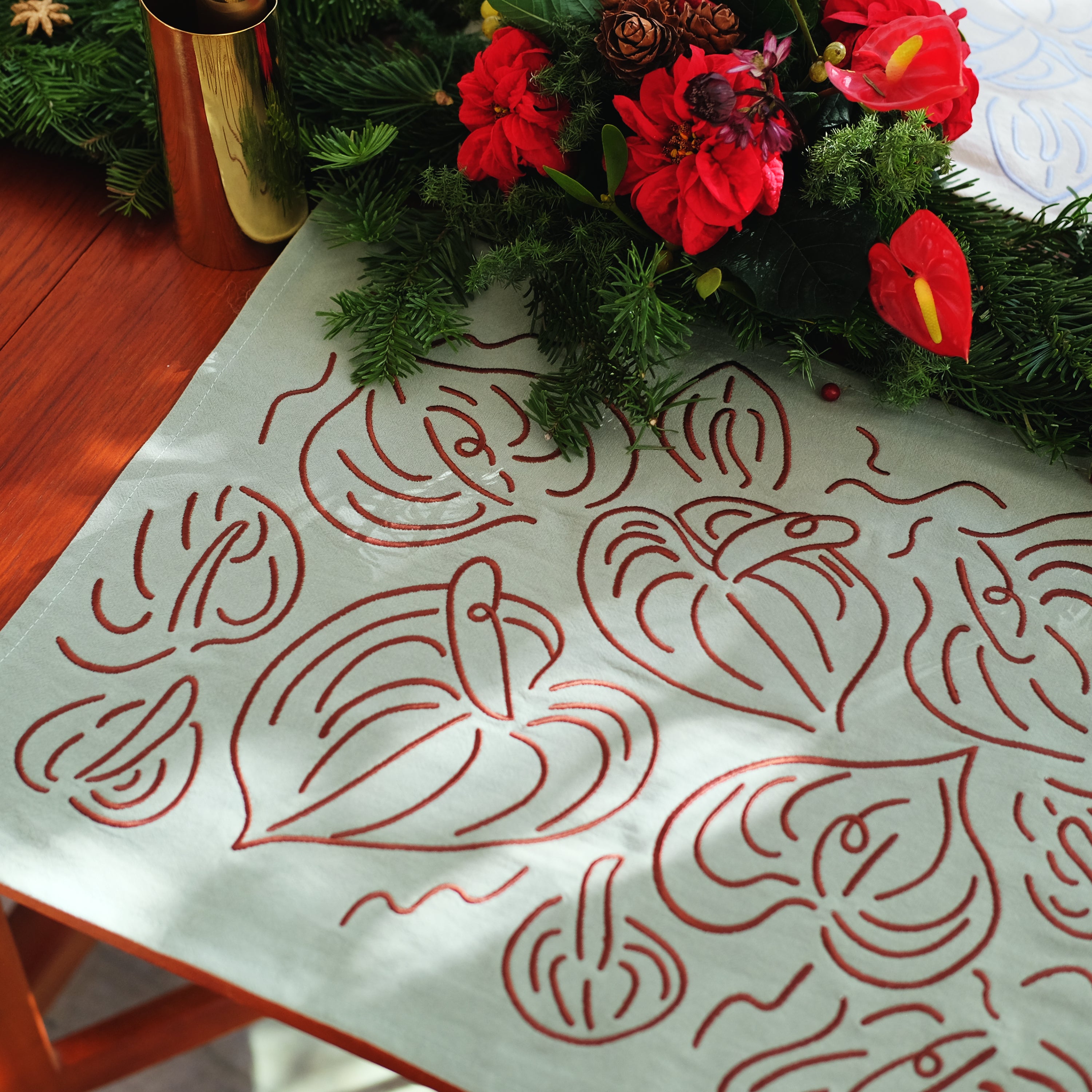 Embroidered Cotton Placemats with Anthurium motifs - Set of 3